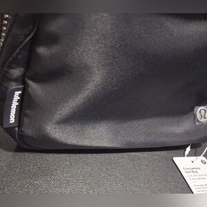 Lululemon Everywhere Belt Bag 1L in Black